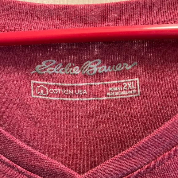 Eddie Bauer Women’s v neck tshirt - Picture 2 of 2